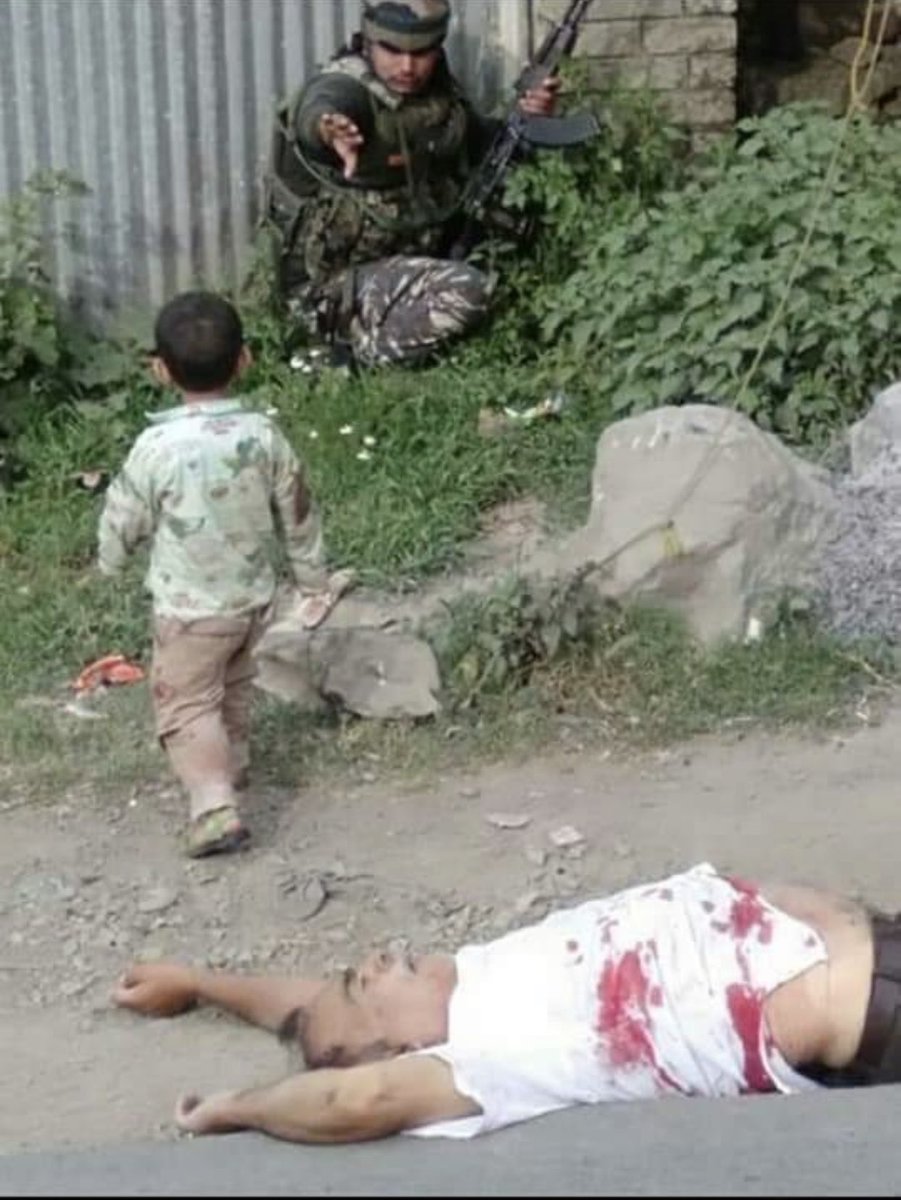 MehwishHayat's tweet photo. If this doesn’t move you Idk what will.  How can the world stand by quietly&amp; allow Indian Forces to act with such impunity &amp;get away with this aggression against innocent ppl of #Kashmir .How much longer are we going 2 turn a blind eye?This has to stop.Kashmiri lives also matter! https://t.co/f1KIv7TvII