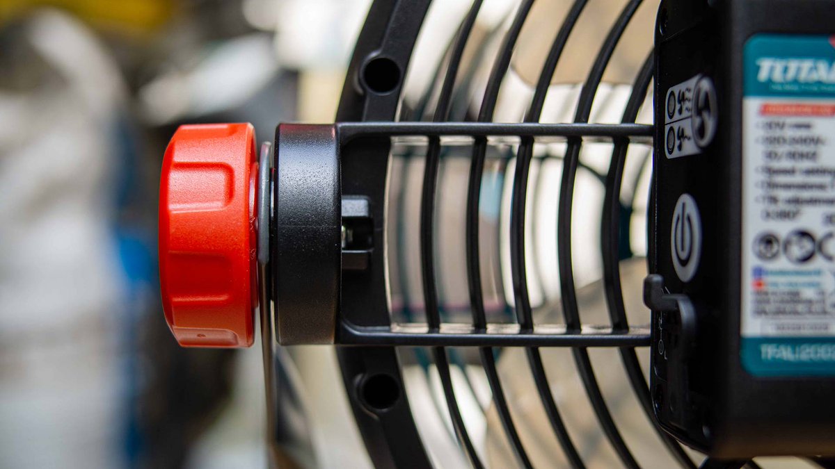 totaltoolsmy's tweet photo. Ultra compact, durable jobsite fan with 360 rotatable cage that can be stopped at any angle + AC Adapter when you needed P20S Li-ion Batt. on other power tools in your kit. 😎

More of TFALI2002 Li-ion Fan here:
https://t.co/xNGvfWN96m

#TotalToolsMY #cordless #fan #diy https://t.co/eP7ioRjPK0