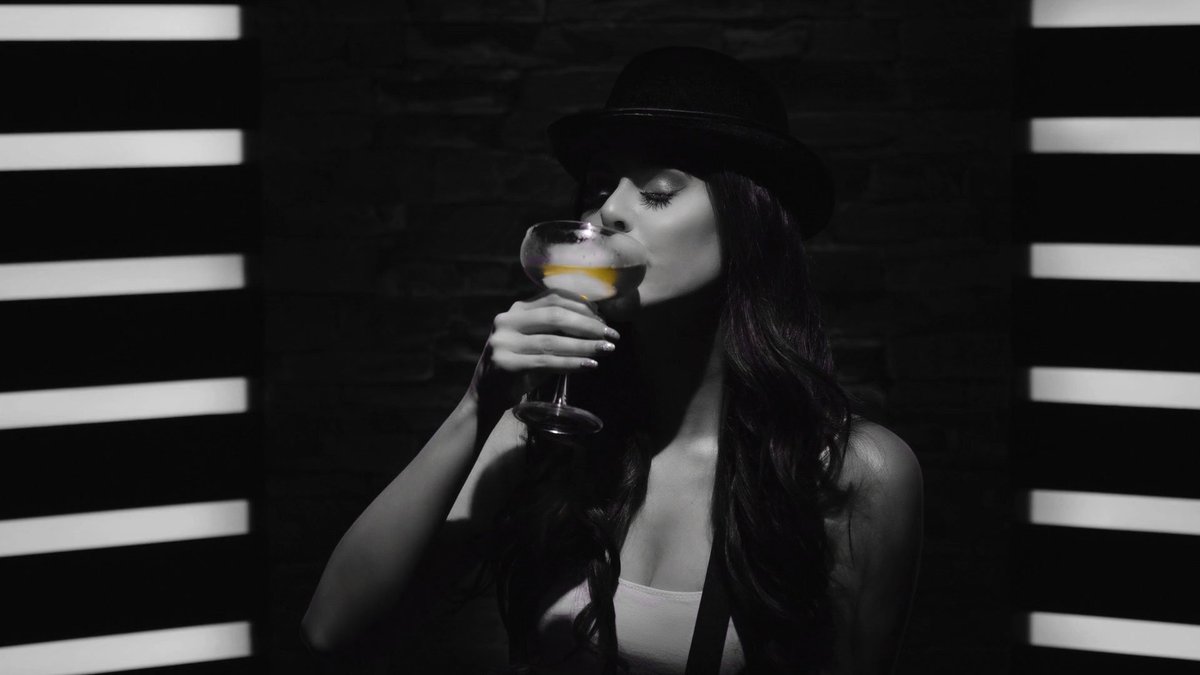 Happy Canada Day 🇨🇦 to all my Maple Mobsters out there! If you're not celebrating Canada's 153rd birthday with a "Canadian Mile," let me help you with that:
🍁🥃🍁
1 oz rum
.5 oz brandy
.5 oz maple whiskey
.5 oz maple syrup
.5 oz fresh lemon
Poured over a maple water ice cube