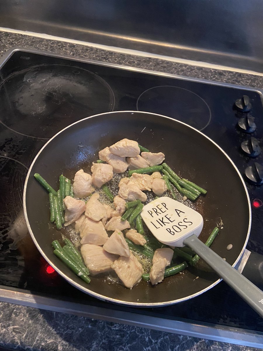 laura_lou_44's tweet photo. On it @thebodycoach  #preplikeaboss #mealprep #90Dayplan https://t.co/9zl367yZkr