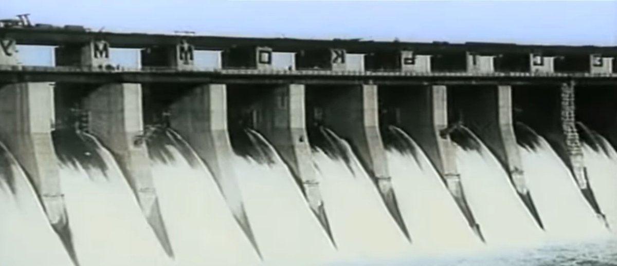 Stalin e os Planos Quinquenais tentavam modernizar e industrializar a Rússia a marchas forçadas, exercícios de trabalhadores se espalharam por toda Rússia construindo ferrovias, canais, hidroelétricas, minas, indústrias. O paraíso socialista prometido por Lênin. +