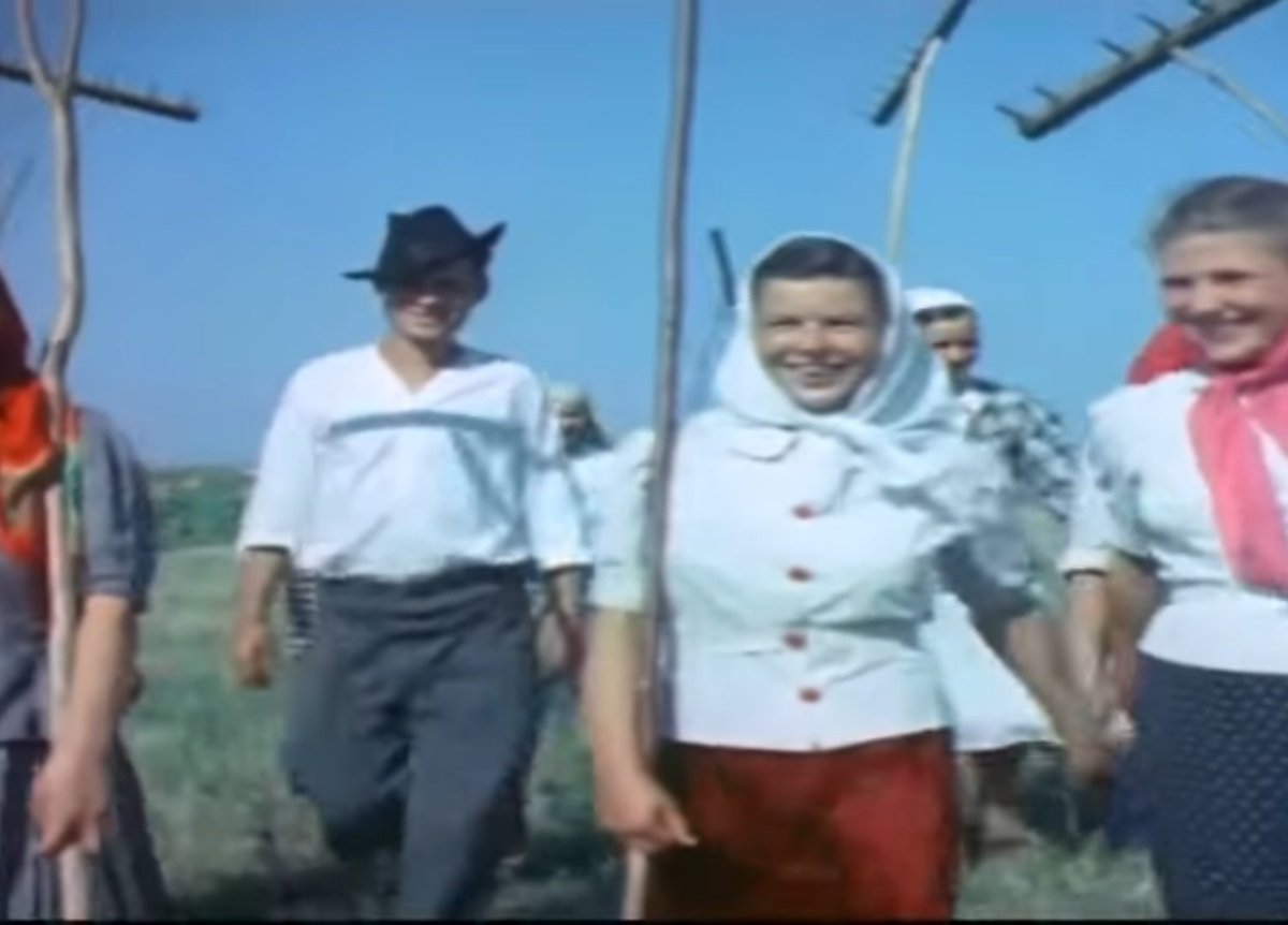 Em setembro de 1933 uma delegação francesa liderada pelo deputado Eduardo Gueriot visitou a Ucrânia soviética fazendo uma viagem de trem pelo território. +