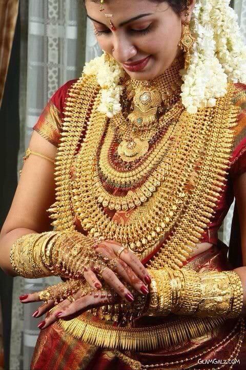 (Also, pls stop implying that all the jewellery that comes out of South Asia looks the same, even Indian wedding jewellry is widely different)