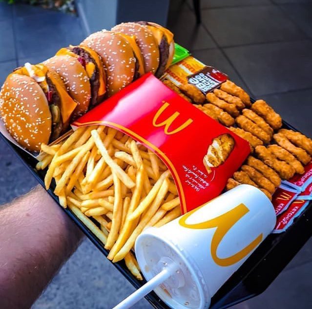 comidaspics's tweet photo. KFC x McDonald's https://t.co/qZ8uC1kYiW