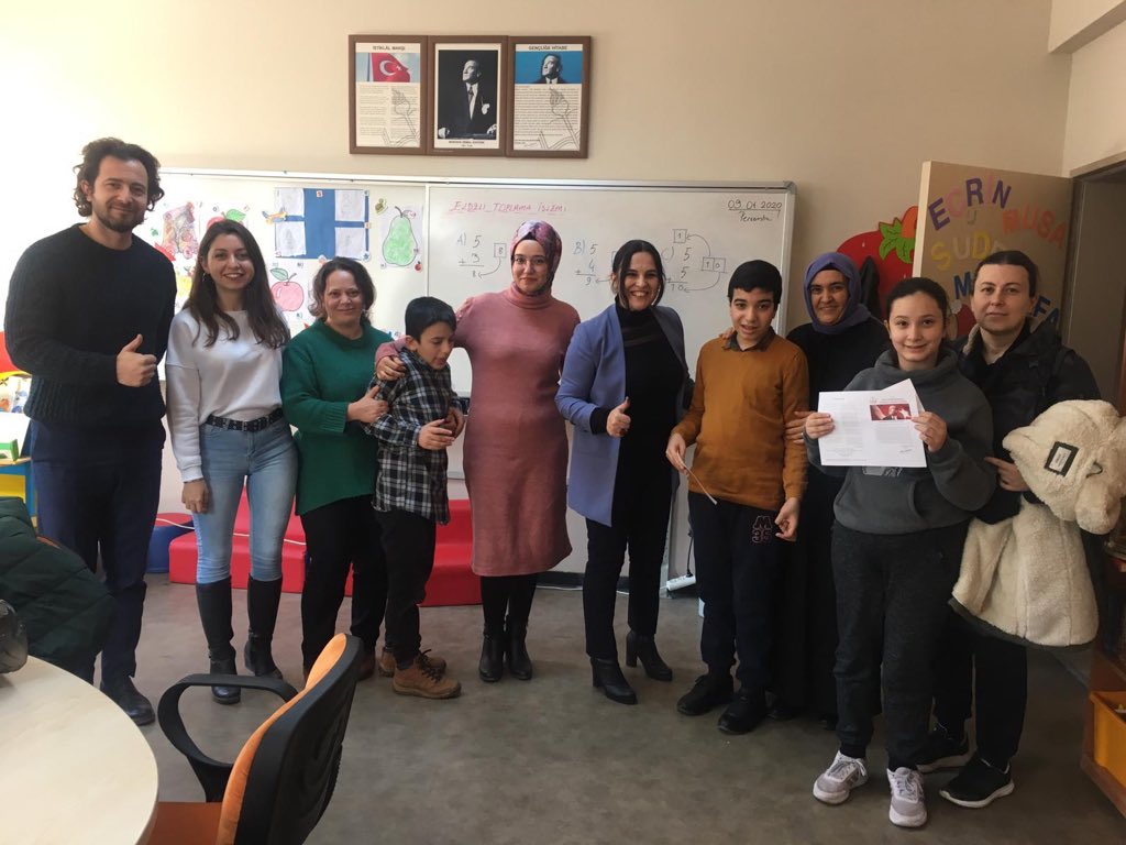 EvrenosogluO's tweet photo. Görev süreleri dolan Özel Eğitim Öğretmenlerimizle vedalaştık. #iyikivarsınız #evrenosoğluortaokulu https://t.co/BVxj6TAzAQ