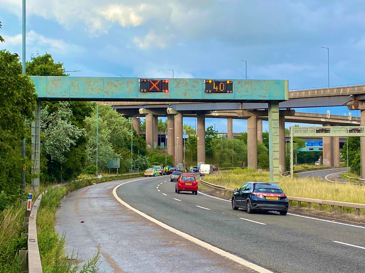 B unit tonight straight out to an RTC on the A38M Aston Expressway, vehicle facing the wrong way. We had lane 1 closed to help us work more safely, BUT, guess how many drivers decided to ignore the Red  in the space of 45mins?Hint: it’s not a good number... #CMPGspecials