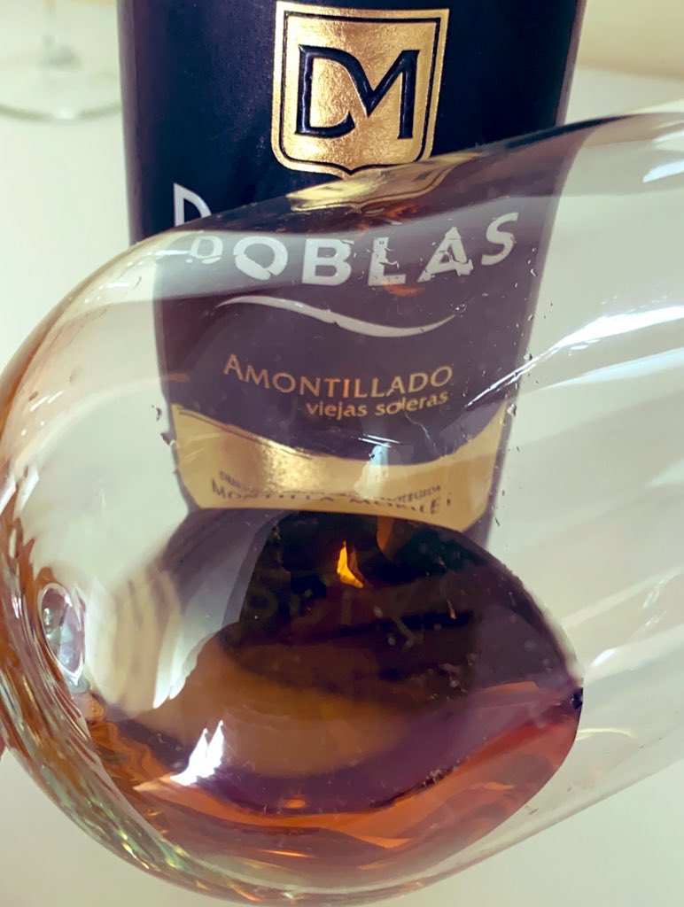 andaluciadevino's tweet photo. Espectacular cata formativa en la Sesión de hoy del Taller de #VinosdeMoriles dirigida por @EnologoMVilla y moderada por @_FranLeon embajador de #moriles #morileswine #montillamoriles #cordoba #vinosmoriles #vinosnaturales #vinosandaluces #tdsvinos https://t.co/dmgrGhc8Hp