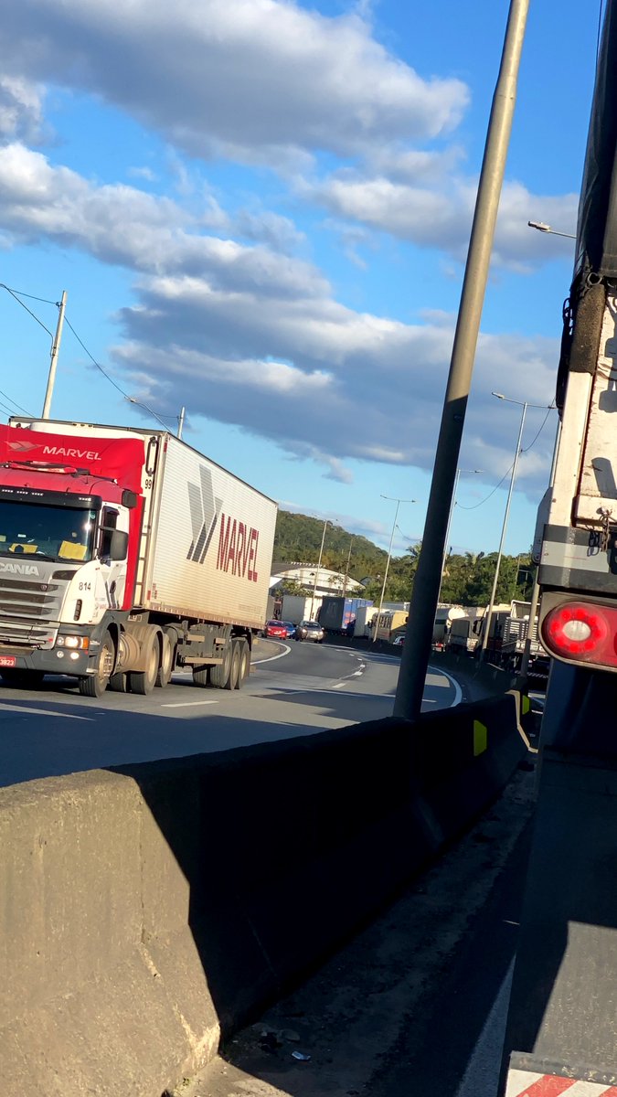 lordpalma's tweet photo. @Arteris_ALS Seguimos estacionados aqui. Uma pena o acidente nesse dia com ótima visibilidade https://t.co/KHFc3hDHaw