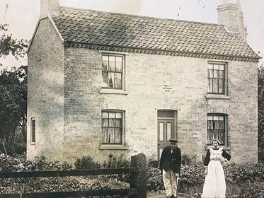 BillinghayOPS's tweet photo. Fabulous photos of my second cousin Nathan & his daughter Patience Hannah Jane Jackson, at their house Jubilee Cottage, Chapel lane, Anwick, Lincolnshire circa 1905-11, #OnePlaceWednesday #OldPhotos #Anwick #OnePlaceStudy #LocalHistory #FamilyHistory @NameandPlace https://t.co/wpZthRhSAm