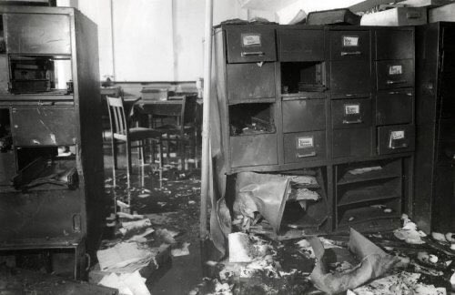 On the 27th March 1943, Willem, his friend Gerrit van der Veen & the others, disguised themselves as Dutch police. They gained access to the Municipal Office for Population Registration & blew it up.