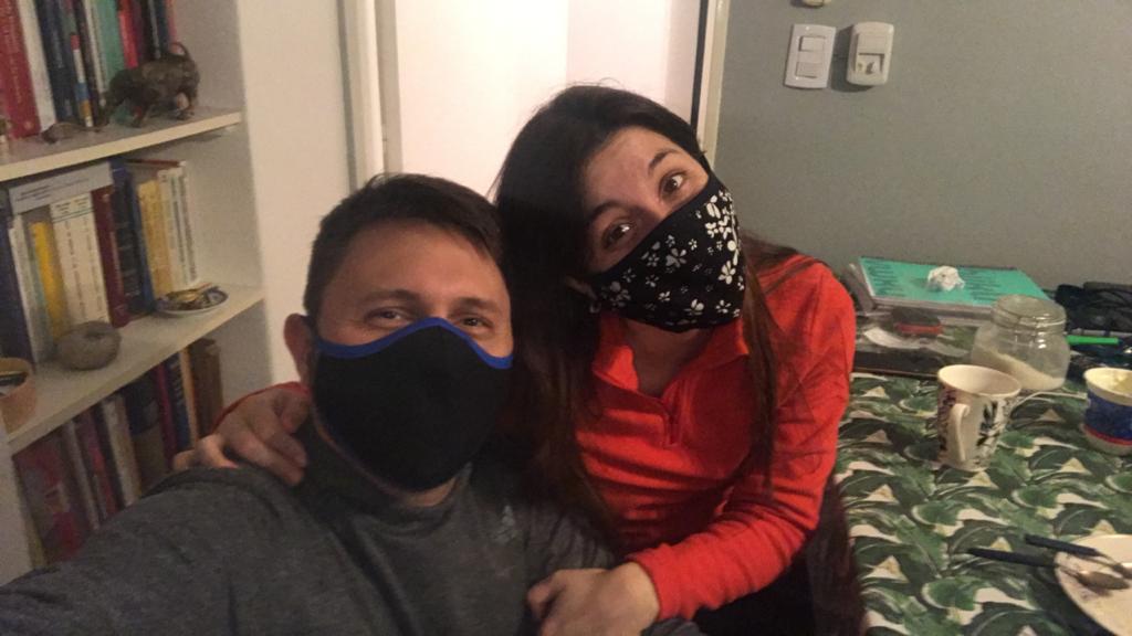 La historia empezó cuando en un boliche la conocí Cecilia, mi compañera, ella iba al secundario y era (y es) una mezcla de audacia, arte, creatividad, luz y disciplina y apostó a la arquitectura como la síntesis de lo que quiere ser en el , ahí los empecé a tomar en serio.