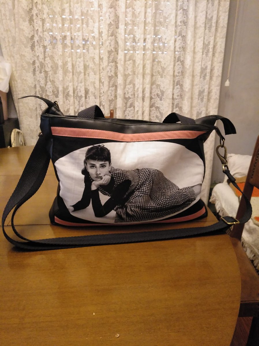 miserjanu's tweet photo. @GtColibri @GTro_stradivar @baronpozi @javimamenfabio @pelinga2010 @bombertin_GT @TeamPringaos Mi mujer está haciendo bolsos,únicos y de calidad,hechos a mano.
Si queréis algo exclusivo para vuestras chicas no dudéis en contactar conmigo.
por lo menos hasta que se haga su Twitter https://t.co/0c6cm0hNBE