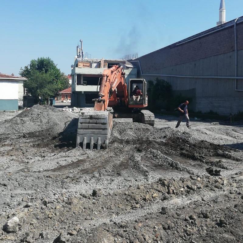 Seçim zamanı sözünü verdiğimiz Topçular’daki yüzme havuzunun da inşaatı başladı 😊 Şimdiden ilçemize hayırlı olsun.