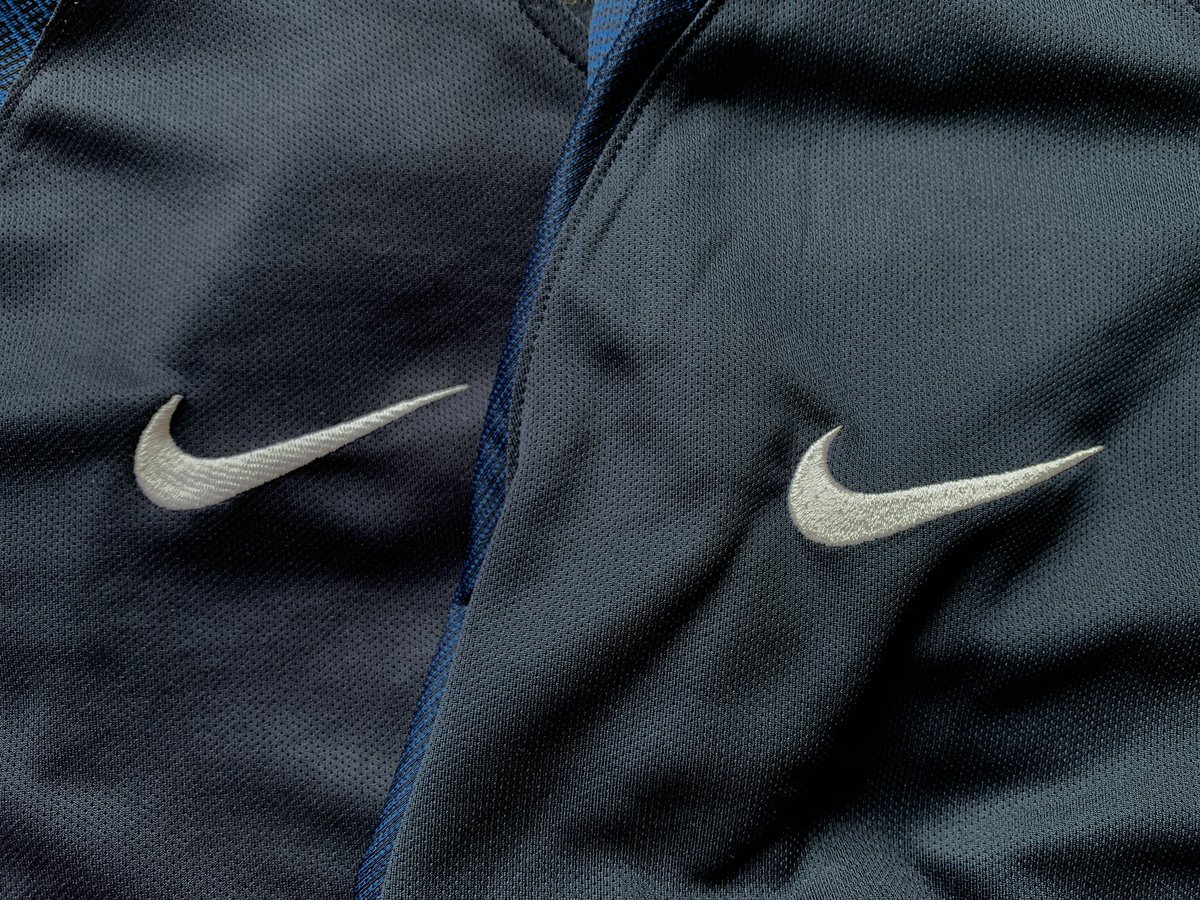 2- Le logo de la marque : facile à repérer sur les maillots Jordan, quasi impossible sur les maillots Nike classiques.