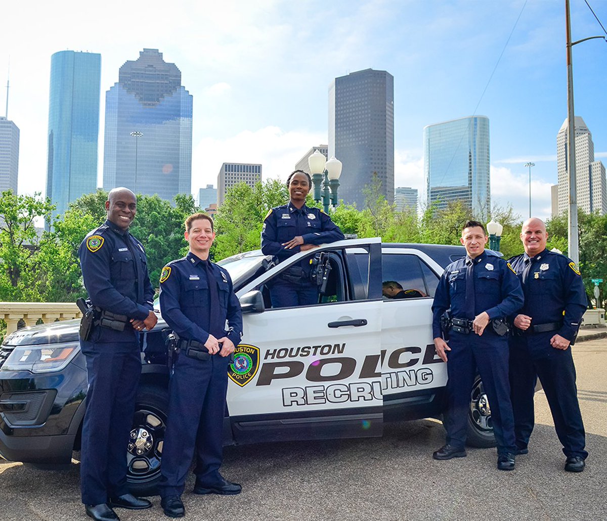 hpdcentralpal's tweet photo. @BlueWalkPoconos Come to #Houston & join our #HPD family.We have an #amazing #community plus one of the best departments in the nation w/tons of opportunity for promotion/growth! Check out https://t.co/iHug55xvEN #HoustonStrong #HPDProud #StrongerTogether @houstonpolice @hpdcareer @ArtAcevedo 🤗 https://t.co/g2z5Kbj9e0