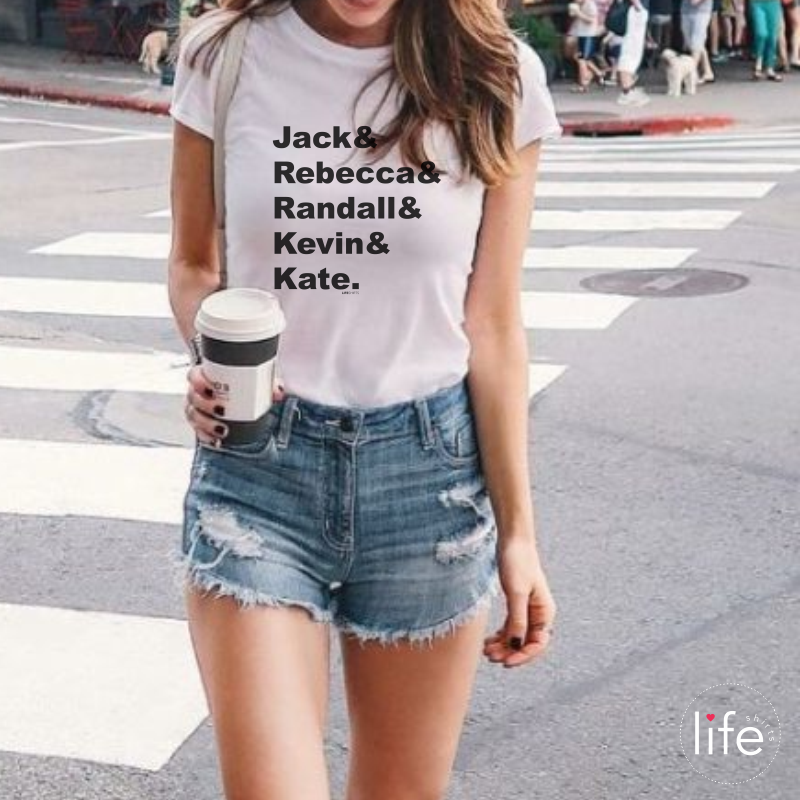 lifeshirts8's tweet photo. Séries+conforto é tudo que a gente quer durante uma #quarentena em casa, né?! Na #LifeShirts, essa t-shirt de #ThisIsUs foi a mais vendida nos últimos meses. E se é camiseta personalizada que você procura, conheça as nossas coleções! 🖤👕
➡️ https://t.co/lZG7HllePc https://t.co/VffkEvMSqD