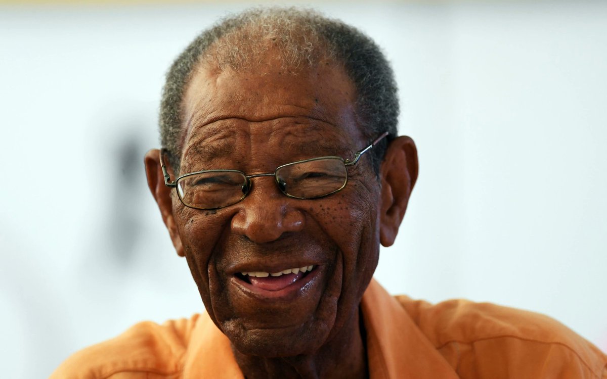 BihanSengupta91's tweet image. RIP Sir Everton Weekes - the only cricketer to smash five consecutive centuries in Test cricket. Had he not been run out in a controversial fashion in the following knock in Madras in 1948, No 6 was well on it's way given #Weekes was batting on 90.