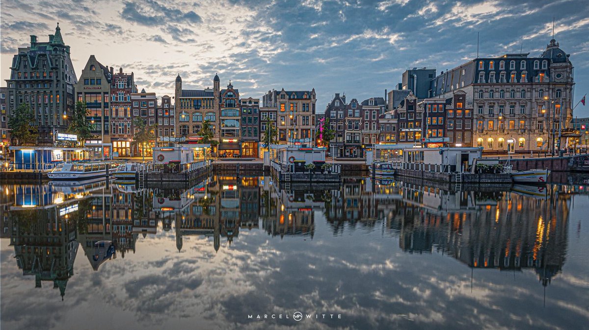 Mijn foto van Damrak Amsterdam.
30.000 likes op LinkedIn. Benieuwd hoe Twitter het oppakt...
