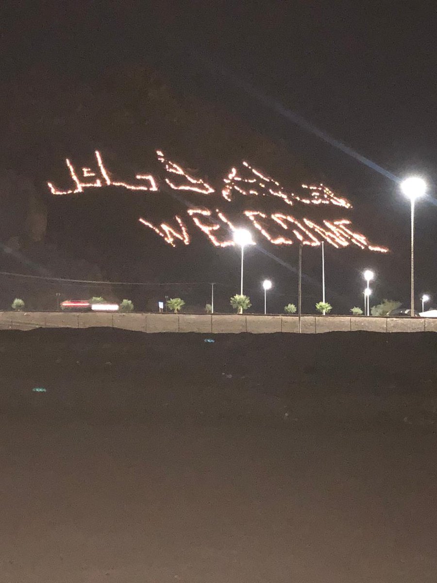 barzan1386's tweet photo. #حائل
#امانة_منطقة_حائل
قمة الاهمال من قبل الامانة في مخطط الفجر النخيل ساقطة والحفريات بالكوم وووووووو
وفي المقابل المعلم الجميل(اهلا بكم في حائل)
لاتعمل  انواره كما تشاهدون في الصور
 سؤال ل ابو رأس
هل انتم منقطعين لمبات...؟ https://t.co/I0NBqHq7Z2