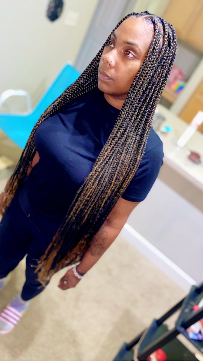 iesha_houston's tweet photo. Knotless butt length 🥵 #knotlessbraids #houstonknotlessbraids #houstonbraidsstylist #houstonhair #houstonhairstylist #houstonboxbraids #houston 832-686-1210 ❤️ https://t.co/gjxavQvDZg