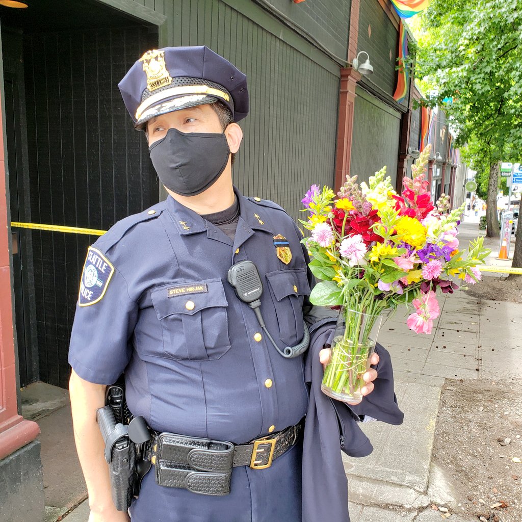Seattle PD Assistant Chief Steve Hirjak says a Capitol Hill resident gave him flowers to give to Chief Carmen Best. Officers say a lot of food and coffee has been dropped off in thanks.  #seattleprotest – bei  The Cuff Complex