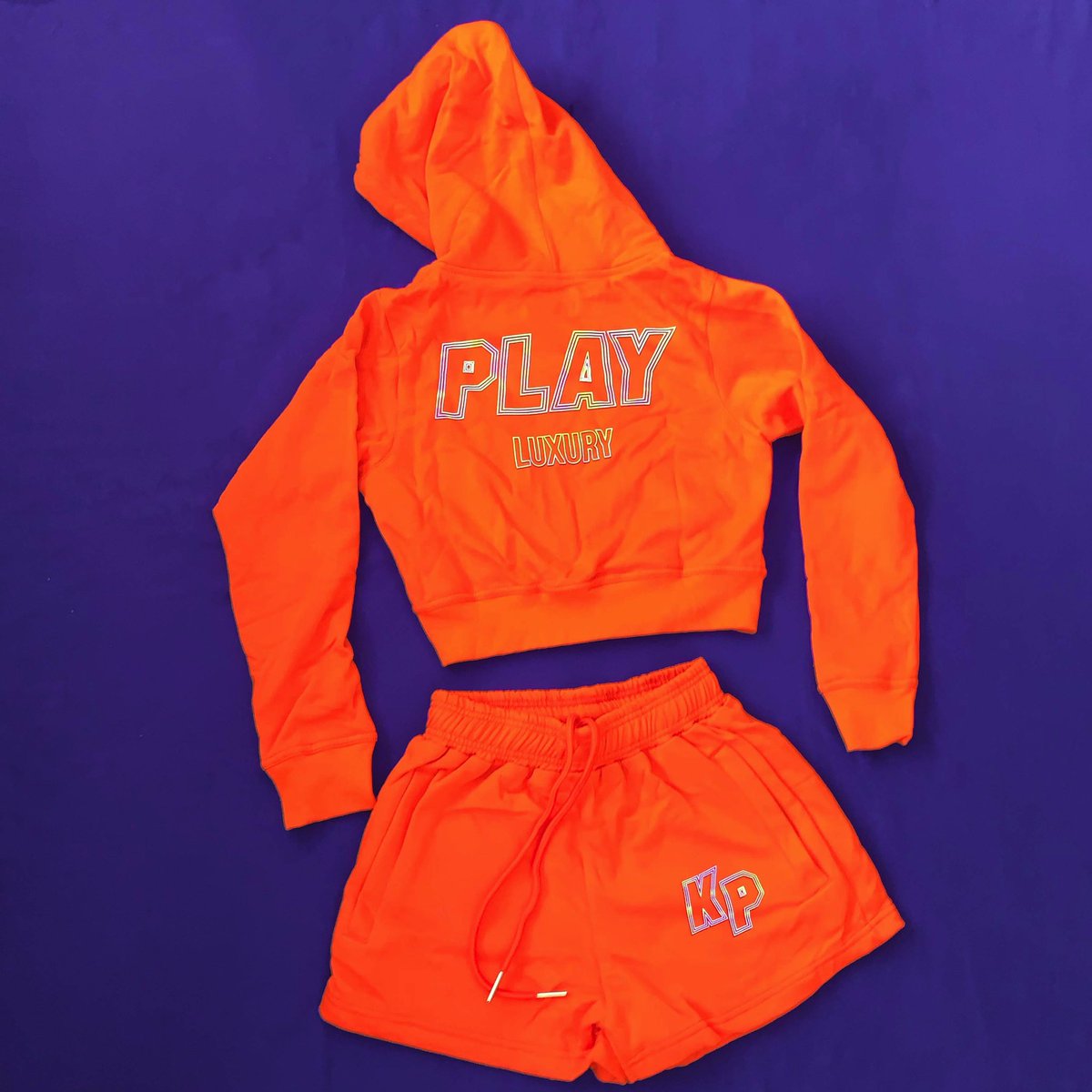 kaylaparrilla's tweet photo. It cost $0 to retweet my small business &amp; help it grow 🍊🖤 https://t.co/xPOZILFAc7