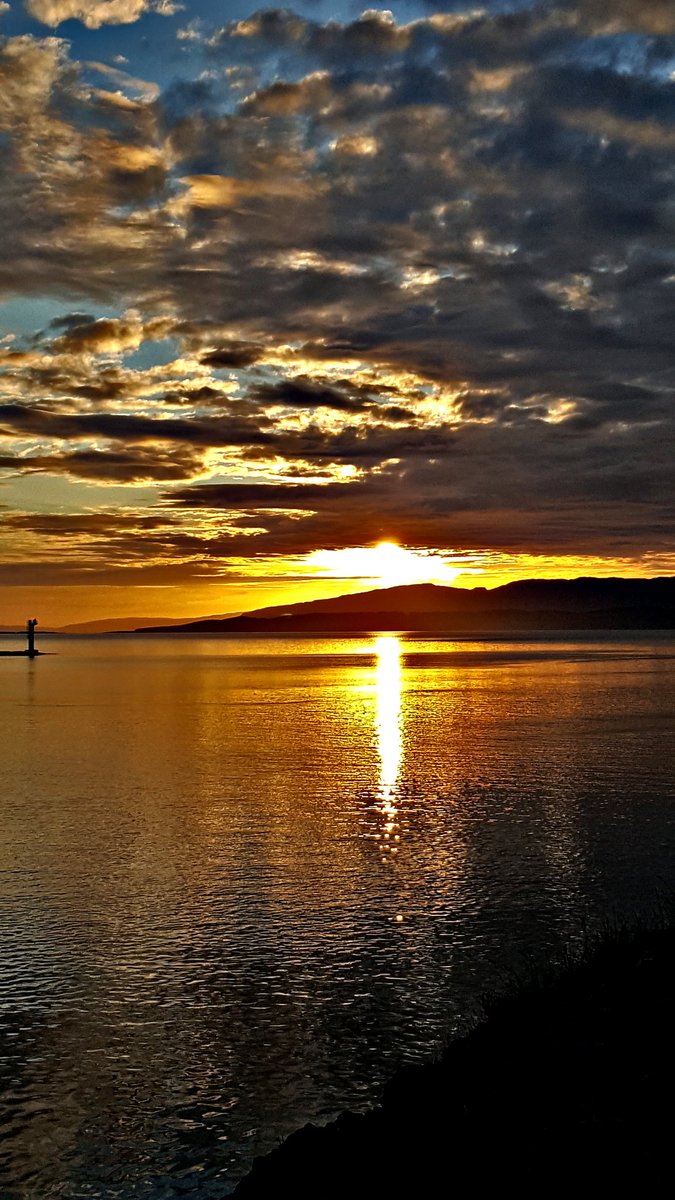 and_oban's tweet photo. @STVWeather #StormHour #westisbest @obantweet #beobanminded #LastDayOfJune . https://t.co/aoHsvbJN4S