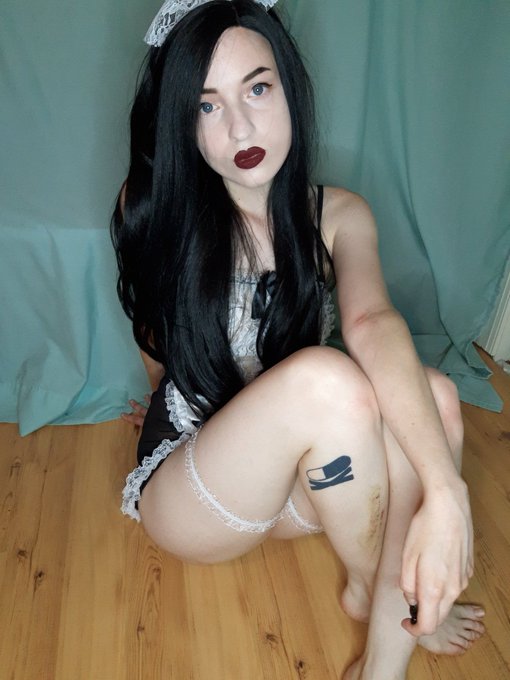 1 pic. Holy heck, I'm almost to 900?! Woah! Thank you, you horny lil pervs?
My submissive got a new outfit
