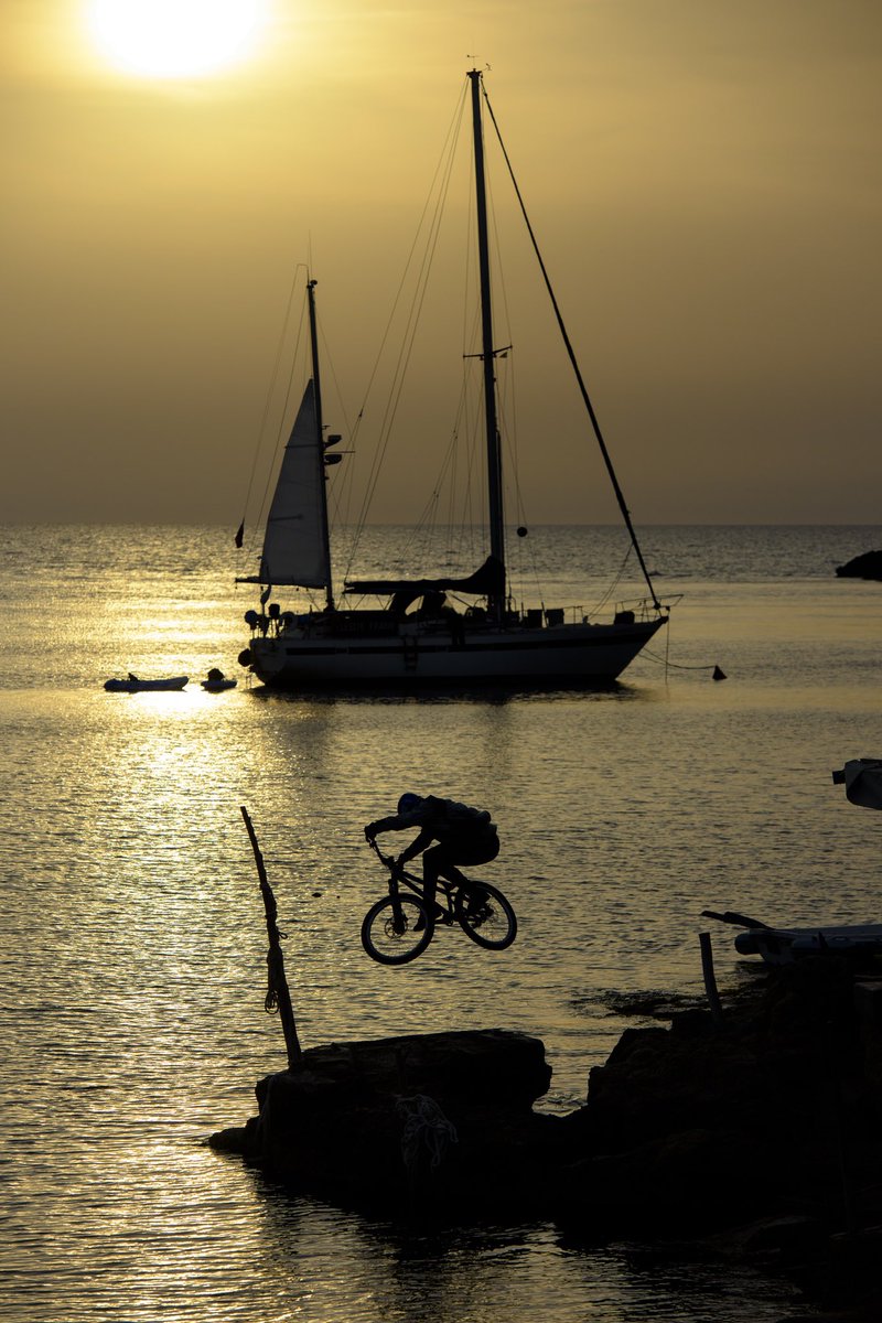 DavidCachon's tweet photo. Someday 👉 somewhere ⛱ with someone 📸 @ismaelibanezphoto #ibiza @ibizatravel #islasbaleares #mountainbike #mtbtrials https://t.co/fktVVUNWww