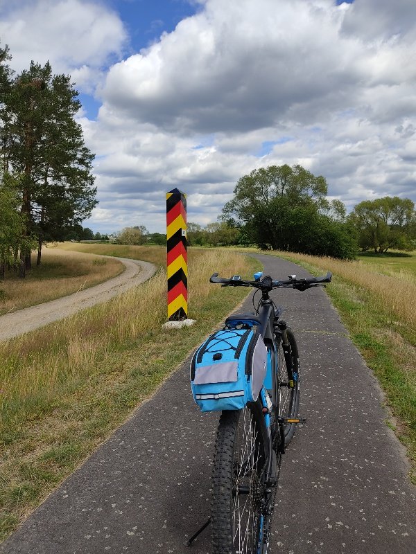 Becherzone (@becherzone) on Twitter photo Heute in Richtung Forst 🚴
#OderNeißeRadweg 🇩🇪🇮🇩
Und natürlich auch paar Caches eingesammelt 👍🏻🌄
<a href="/LiveGeocaching/">Geocaching Live</a>
<a href="/Geocaching_Pics/">Geocaching Pictures</a>
<a href="/GeocachingTweet/">Geocaching Tweets</a> Heute in Richtung Forst 🚴
#OderNeißeRadweg 🇩🇪🇮🇩
Und natürlich auch paar Caches eingesammelt 👍🏻🌄
<a href="/LiveGeocaching/">Geocaching Live</a>
<a href="/Geocaching_Pics/">Geocaching Pictures</a>
<a href="/GeocachingTweet/">Geocaching Tweets</a>