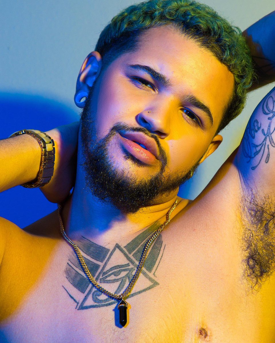 Timamusson's tweet image. Ok but can we just...get into these photos for a moment? Shoutout to trans-masc models. We out here. 🤙🏽 #GuysLikeUs 💙💚💛

Outtakes from the #PrEP4Pride campaign 📸 by @tarikcarroll