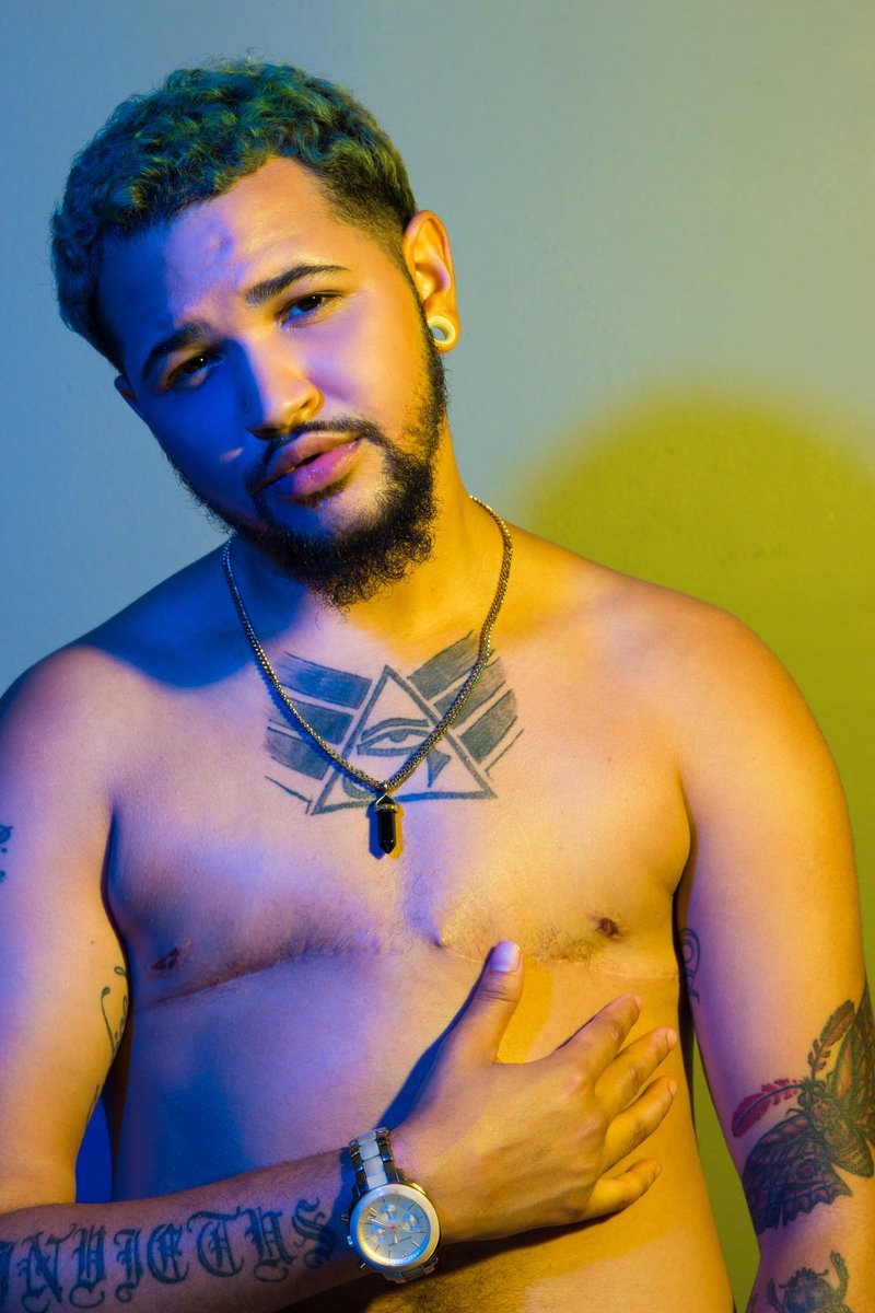 Timamusson's tweet image. Ok but can we just...get into these photos for a moment? Shoutout to trans-masc models. We out here. 🤙🏽 #GuysLikeUs 💙💚💛

Outtakes from the #PrEP4Pride campaign 📸 by @tarikcarroll