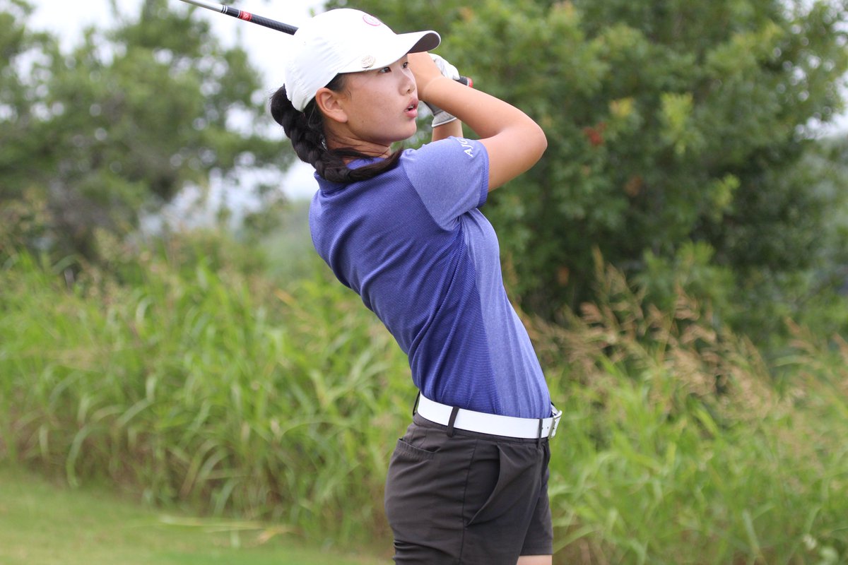 AJGAGolf's tweet photo. With 5 birdies today, Mackenzie Lee (-3) is sitting at the top.

#CallawayTexasJr https://t.co/5g2k1jfLGk