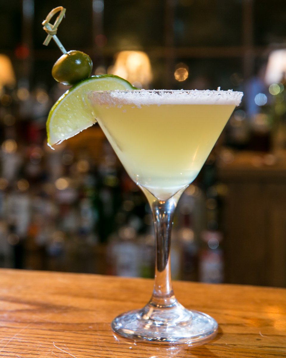 DiamondBacksW's tweet photo. Looking for a reason to celebrate? Start July off right with our El Martini at Happy Hour at Bar 254 from 4-7 PM!
⁣
Try pairing it with elevated bar bites like our Crab Cake Sliders or Prime Steak Quesadillas.⁣ 
⁣
#WacoEats #HappyHour #WacoTexas https://t.co/nqdDOsush9