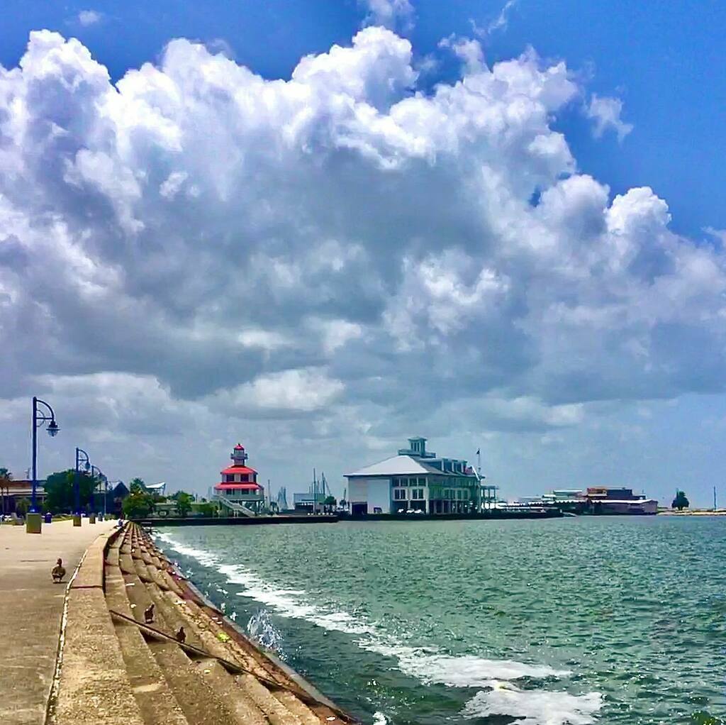 nosmh's tweet photo. Office early, Lakefront now, Carrollton ballpark tonight.
#lakepontchartrain
#nola #neworleans #followyournola #onetimeinnola #onlynola https://t.co/KdPpUQvIFo https://t.co/SkZhRLTKIK