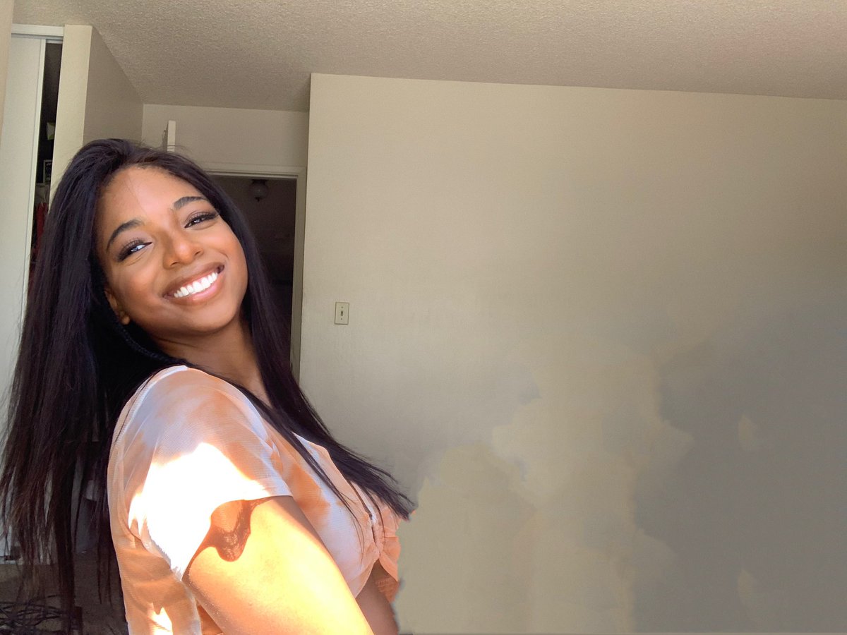 lilXfe's tweet photo. Appreciate a black woman today 🧡🤍 https://t.co/22NWOBFAHc