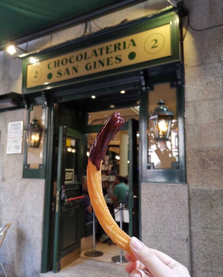 ChocoSanGines's tweet photo. La felicidad a veces está en los pequeños detalles...
#sangines
#desescalandomadrid
#chocolateriasangines
#chocolate
#soydechurros
#soydeporras
#madrid https://t.co/NZXvIYgJtW