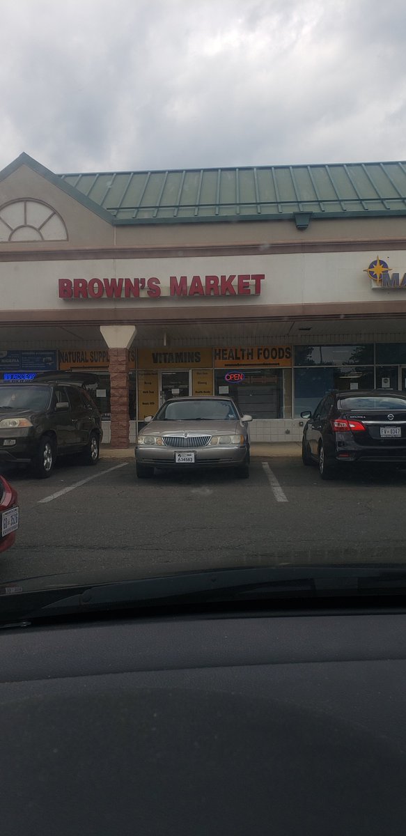 MFheeech's tweet photo. Ayee y'alll support Black-owned organic health-food store, Browns Market in District Heights

They got errrything from vitamins, to teas, to vegan ice cream sandwiches.

Show my peoples love.

5718 Silver Hill Rd, District Heights, MD 20747 https://t.co/YAUmbsYDsT