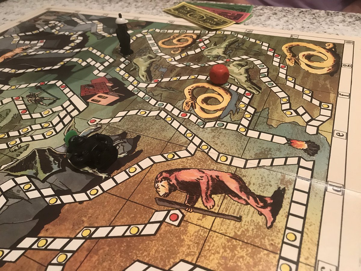 Lalybye's tweet photo. Retro-gaming for the night ✨ #retro_gaming #board_games https://t.co/gJa87254qo