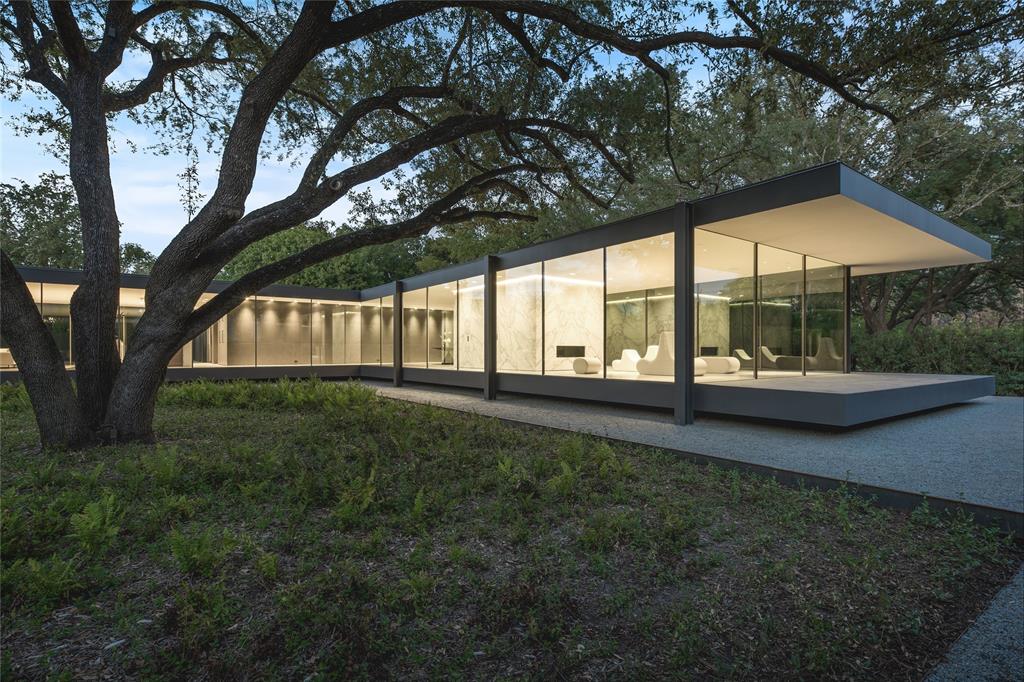 HomesusaR's tweet photo. Searching for your dream home? Browse over 1,400 Texas listings with HomesUSA Realty. 🏠 Follow our HomesUSA Realty page (https://t.co/dlWGxKwPX8) for updated pictures, listing details and more! 🔥

#realestate #homesforsale #forsale #dfwrealestate #dallasrealestate https://t.co/9AZRoMGmxr