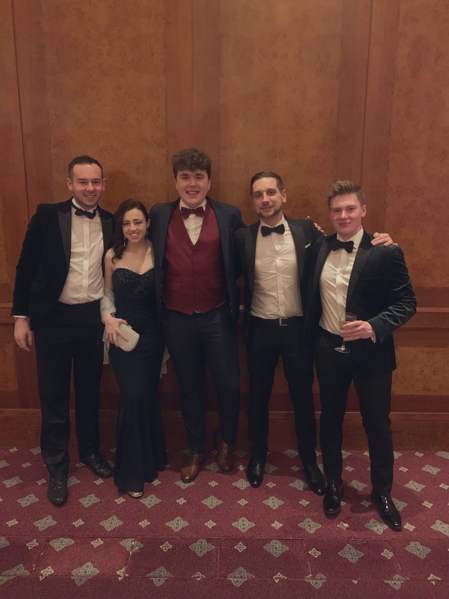 PendlePaige's tweet photo. 1 year ago I joined #U5interns!🥳A massive thanks to my amazing BM’s, AM’s and fellow trainees at #U583 for making it so unforgettable and getting us through all those late nights!😜Also huge shout out to @jakesmith_erac who’s such an inspiration🤩Wishing you all the very best💚 https://t.co/dxdzVY40Bd