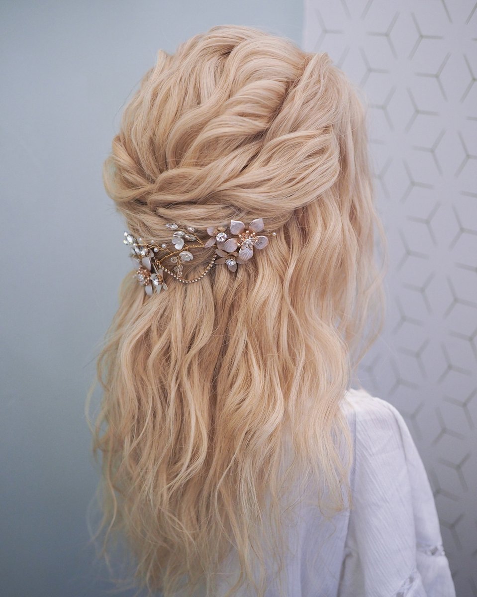 wild and free! loved creating these zigzag waves, inspired by <a href="/kasia_fortuna/">Kasia Fortuna Tabi 🟧</a> 
such a perfect boho style. finished off with a gorgeous hair vine by @sweetvjewlry.
.
.
.
 #weddinghairsurrey #surreyhairstylist #bridalhairlondon #londonhairstylist #londonweddings #surreyweddings #rox