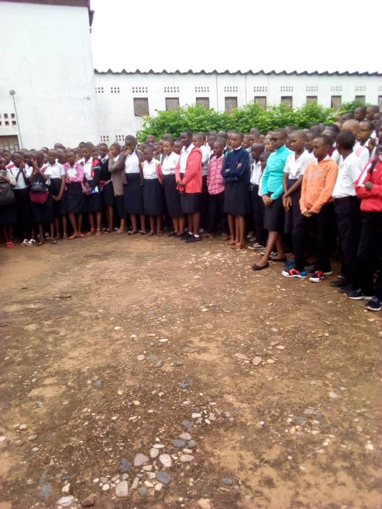 WorldMeritBI's tweet photo. Yesterday, it was the last day of @Cartedoapp and UNICEF’s Covid-19 Challenge. We mobilized many students and tried to invite them to apply on @Cartedoapp . Our volunteers spent time with them. @UNICEFinnovate @UNICEF_Burundi @un_burundi @UNFPABurundi @merit_first @NLinBurundi https://t.co/cW5xFgfGLw