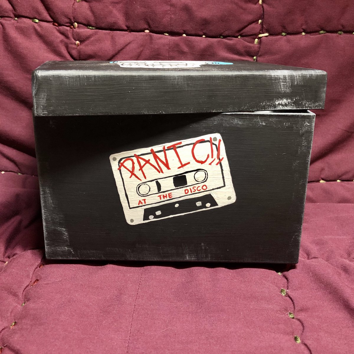 avelindel's tweet photo. So hyped to do this commission for my friend!! I hadnโt painted boxes before, so Iโm glad it came out so well!
#art #painting #box #paintedbox #custom #skull #headphones #acrylicpaint https://t.co/MCeWcjFQFT
