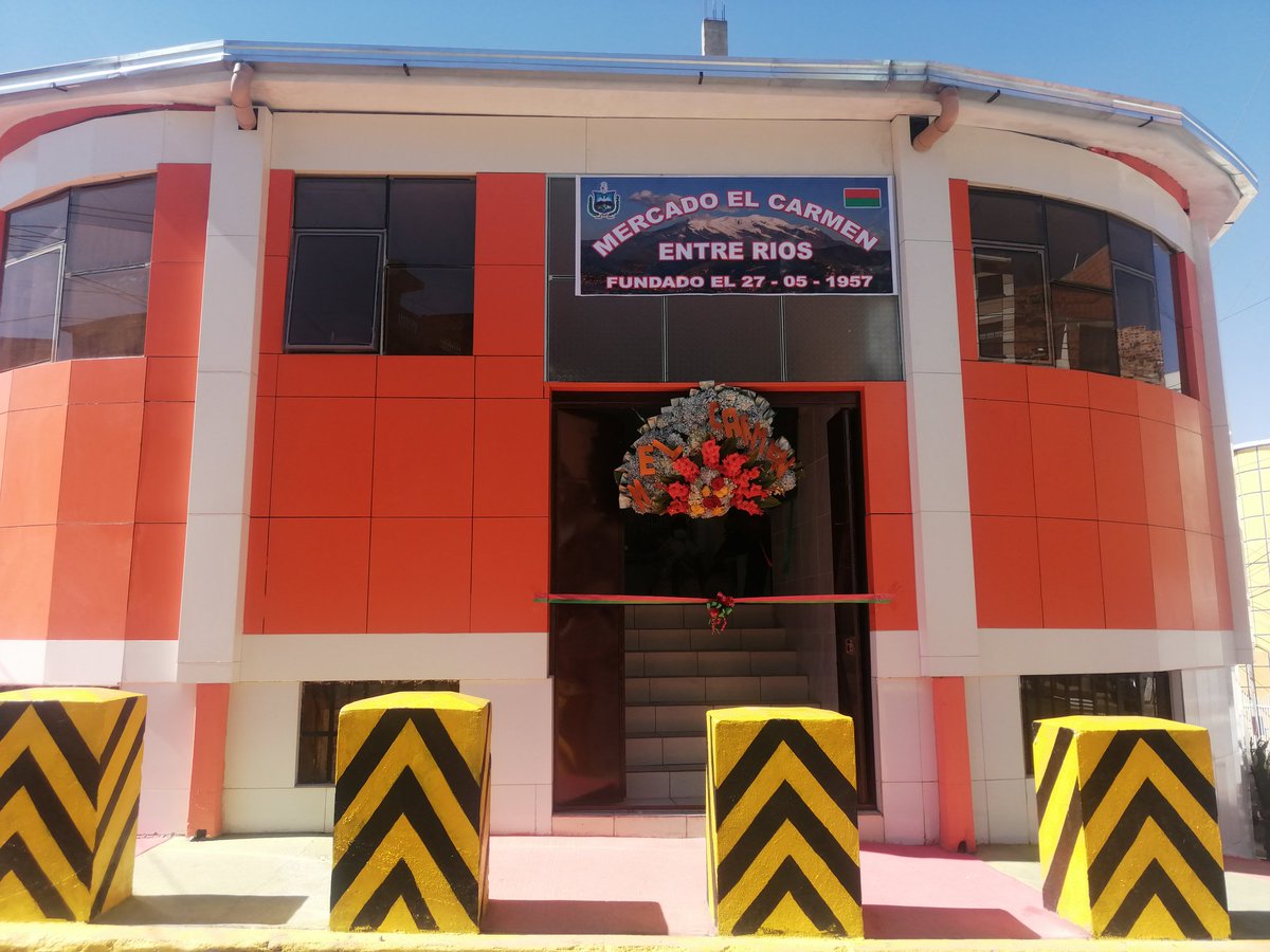 SubMaxParedes's tweet photo. #MaxParedes Alcalde Luis Revilla realiza la entrega del nuevo mercado El Carmen, la obra comprende, comedor popular,  abarrotes, venta de jugos, dulces y golosinas, depositos, porteria, servicios higienicos y rampas de acceso, informó el Subalcalde Juan Carlos Sandoval. https://t.co/dotX7YzAeK