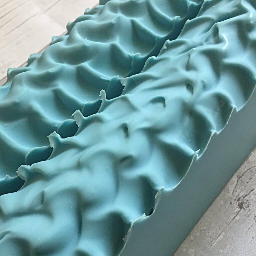 TheSoapMine's tweet photo. Remember that stunning blue mica in oil video a couple of posts back? This is the result - not quite the same wow factor but a beautiful colour nevertheless ๐ Fragranced with #teatreeessentialoil
.
.
.
.
.
#makingsoap #soapmaking #coldprocesssoap #cโฆ https://t.co/fsTdKZwah6 https://t.co/gMn8iDVA4B