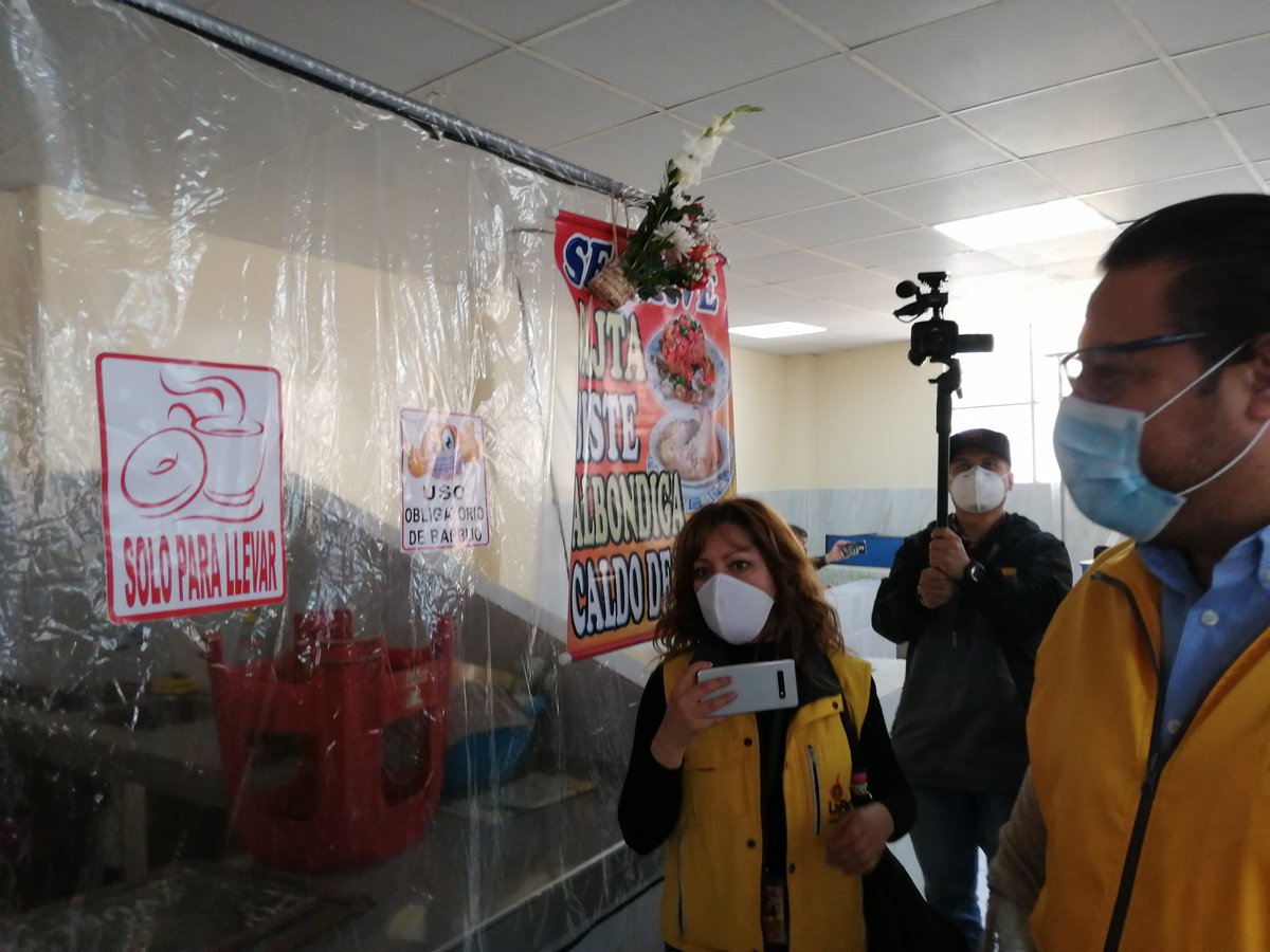 SubMaxParedes's tweet photo. #MaxParedes Alcalde Luis Revilla realiza la entrega del nuevo mercado El Carmen, la obra comprende, comedor popular,  abarrotes, venta de jugos, dulces y golosinas, depositos, porteria, servicios higienicos y rampas de acceso, informó el Subalcalde Juan Carlos Sandoval. https://t.co/dotX7YzAeK