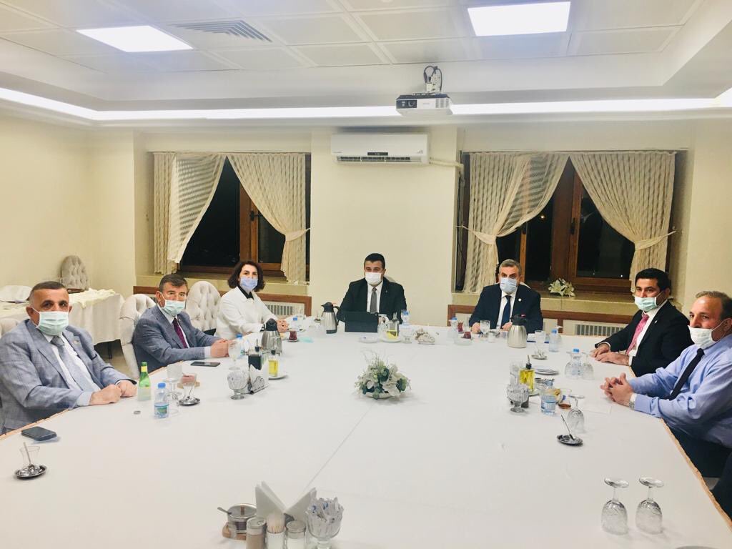 İl Başkanımız <a href="/byildiz63/">Bahattin Yıldız 🇹🇷</a>, B. B. Başkanımız <a href="/zabeyazgul/">Zeynel Abidin BEYAZGÜL</a>, Milletvekillerimiz <a href="/gulenderacanal/">Zemzem Gülender AÇANAL 🇹🇷</a>, ⁦<a href="/malicevheri/">𝐃𝐫. 𝐌𝐞𝐡𝐦𝐞𝐭 𝐀𝐥𝐢 𝐂𝐞𝐯𝐡𝐞𝐫𝐢</a>⁩, <a href="/halilozcan63/">Dr. Halil ÖZCAN</a>, <a href="/av_ihalilyildiz/">İbrahim Halil YILDIZ🇹🇷</a> ve <a href="/ahmetakayurfa/">Ahmet Akay</a> İle Biraraya Gelerek, Şanlıurfa'mızın Sorunlarını, Yapılacak Yatırımları ve Devam Eden Projeleri İstişare Ettiler.