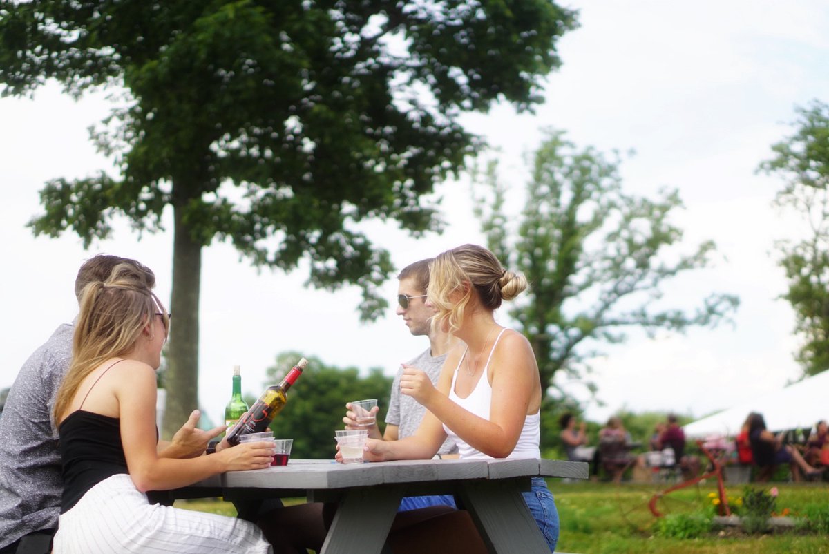6 CT wineries to sip, picnic and eat, but not necessarily get a tasting indoors.
nhregister.com/travel/slidesh…
@GouveiaVineyard @ParadiseHillswinery <a href="/PrestonRidgeCT/">Preston Ridge</a> <a href="/HawkRidgeWinery/">Hawk Ridge Winery</a> <a href="/StoningtonViney/">StoningtonVineyards</a> <a href="/Sunset_Meadow/">SunsetMeadow</a>