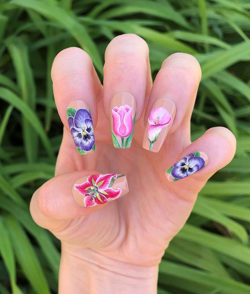 Roses are red, violets are blue, sending virtual flowers to all of you 🌷💐 #nailedbyceline